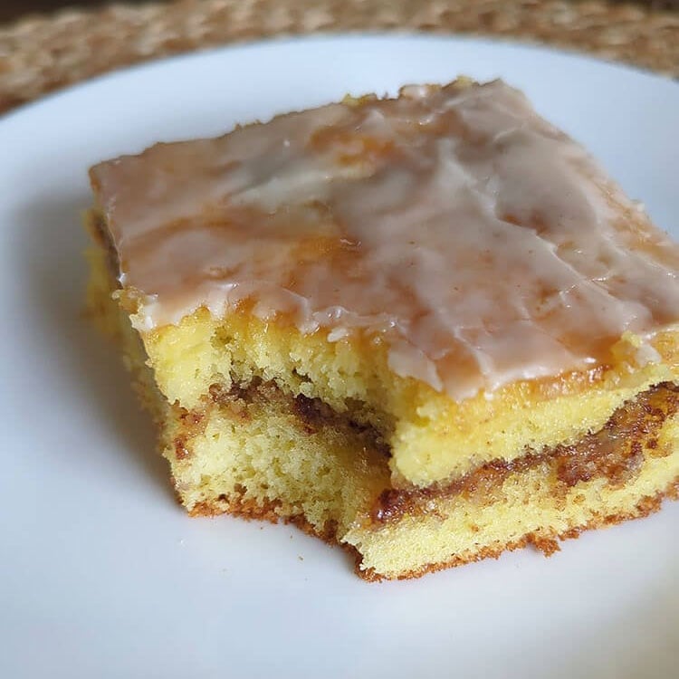 pecan maple honey bun cake feature