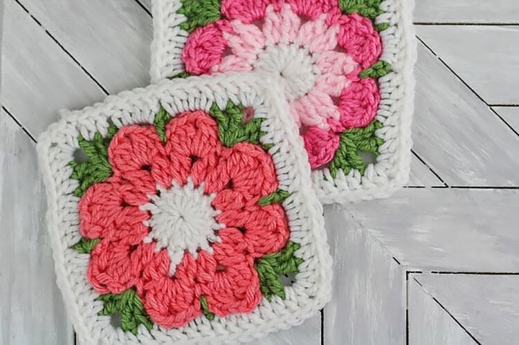 Pretty 8 Petal Flower Granny Square