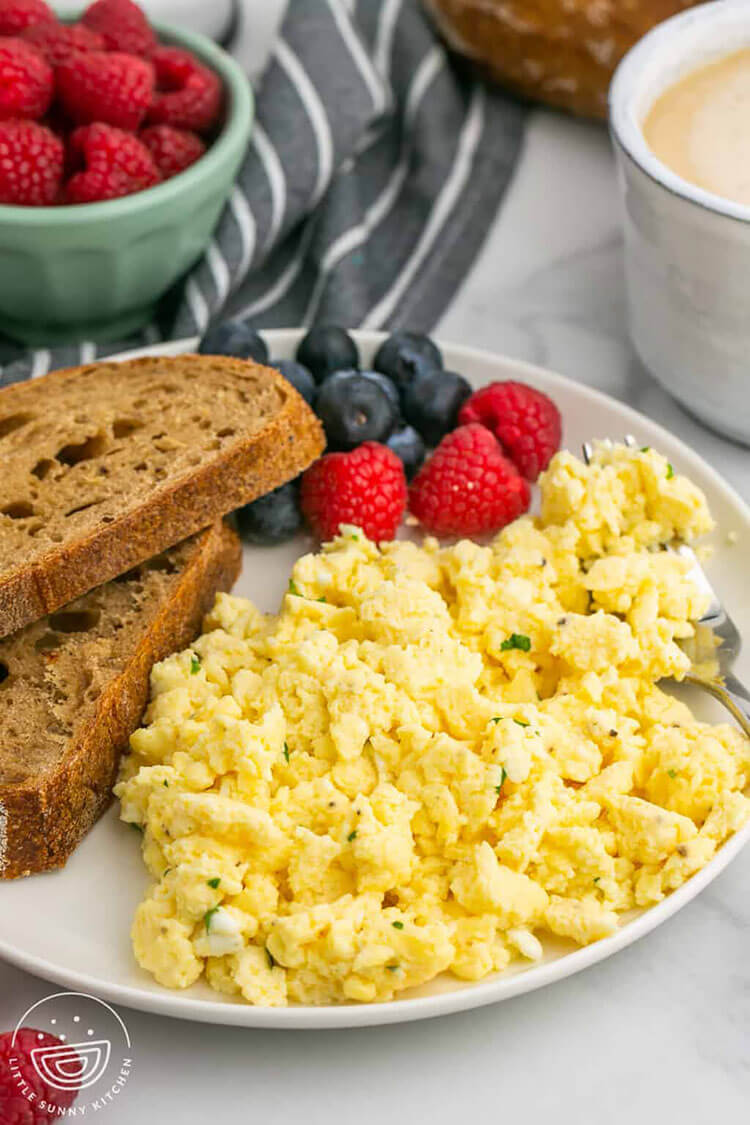 Scrambled Eggs With Cottage Cheese