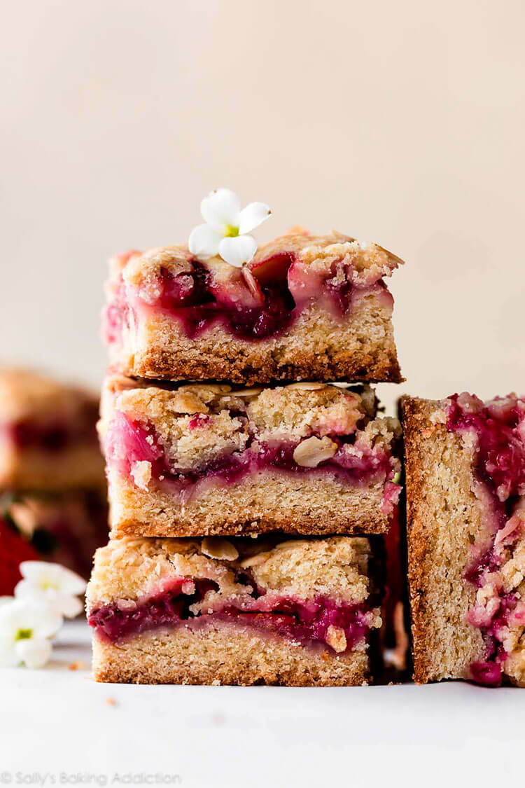 Strawberry Rhubarb Crumb Bars