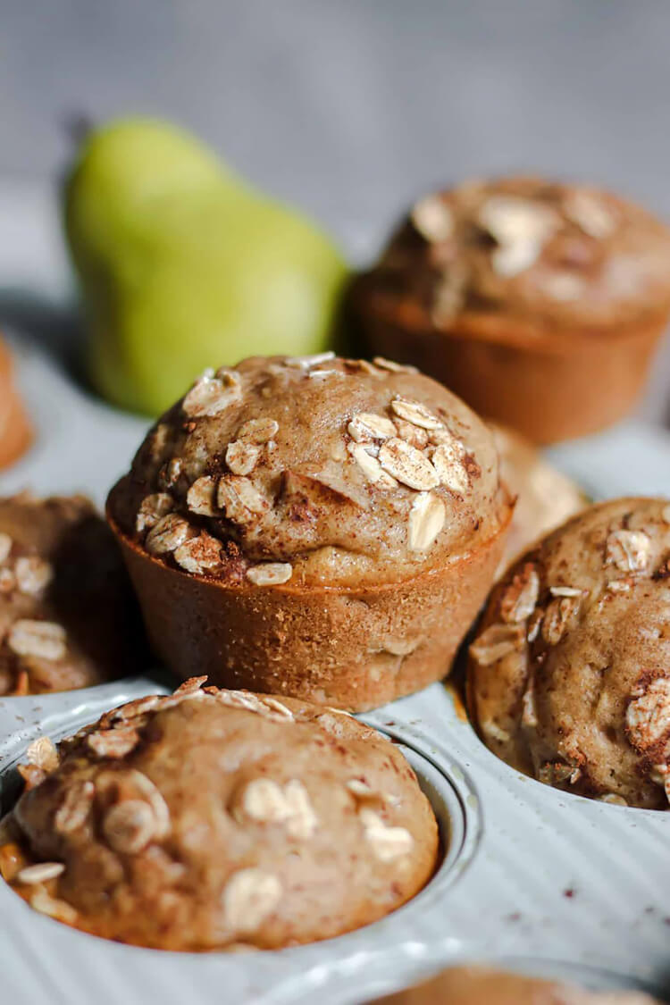 Cinnamon Pear Oatmeal Muffins