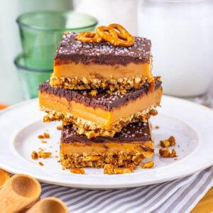 salted caramel pretzel bars feature